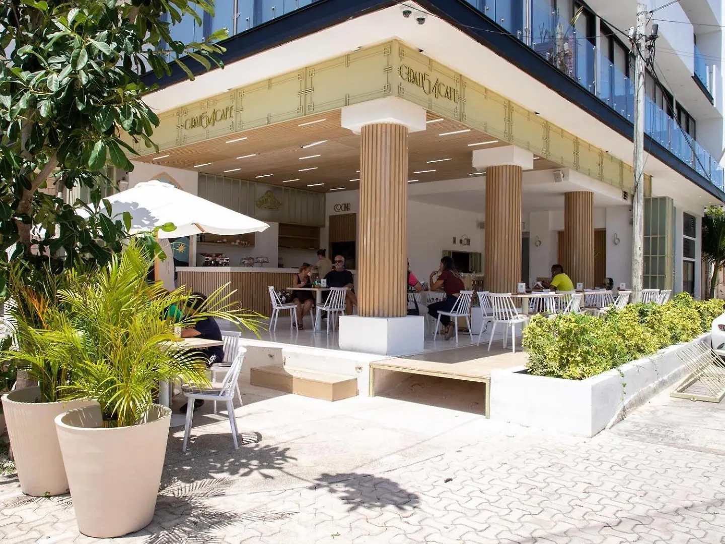 B3 Romantic Beachside Escape Paris Theme Memory Foam King Bed Kitchen Ac Playa del Carmen Apartment