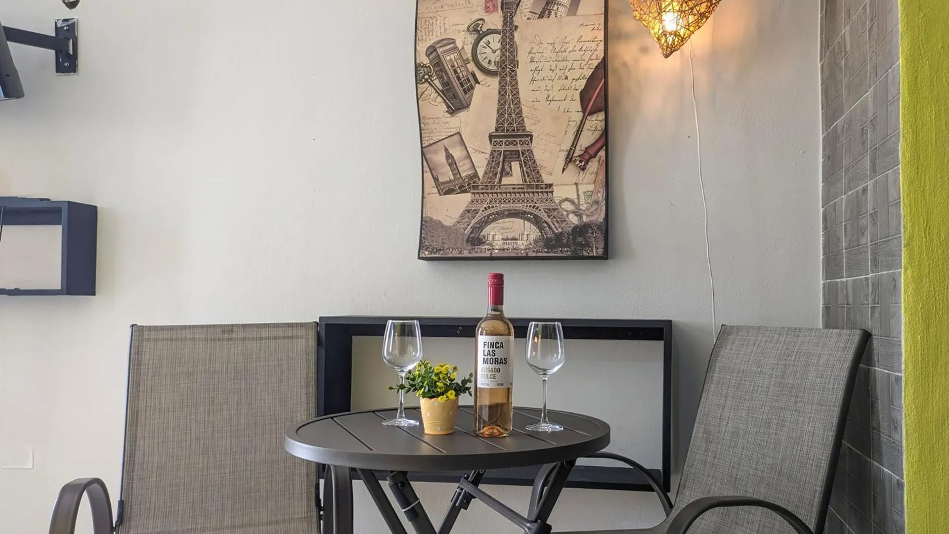 Apartment B3 Romantic Beachside Escape Paris Theme Memory Foam King Bed Kitchen Ac Playa del Carmen