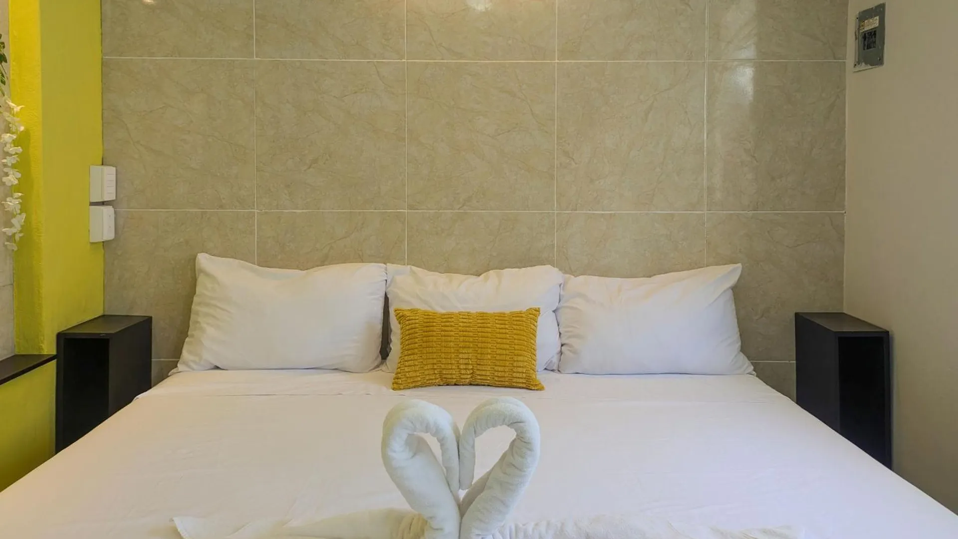 Apartment B3 Romantic Beachside Escape Paris Theme Memory Foam King Bed Kitchen Ac Playa del Carmen