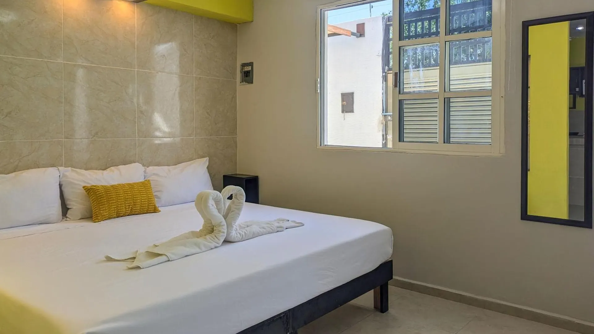 B3 Romantic Beachside Escape Paris Theme Memory Foam King Bed Kitchen Ac Playa del Carmen 0*,  Mexico