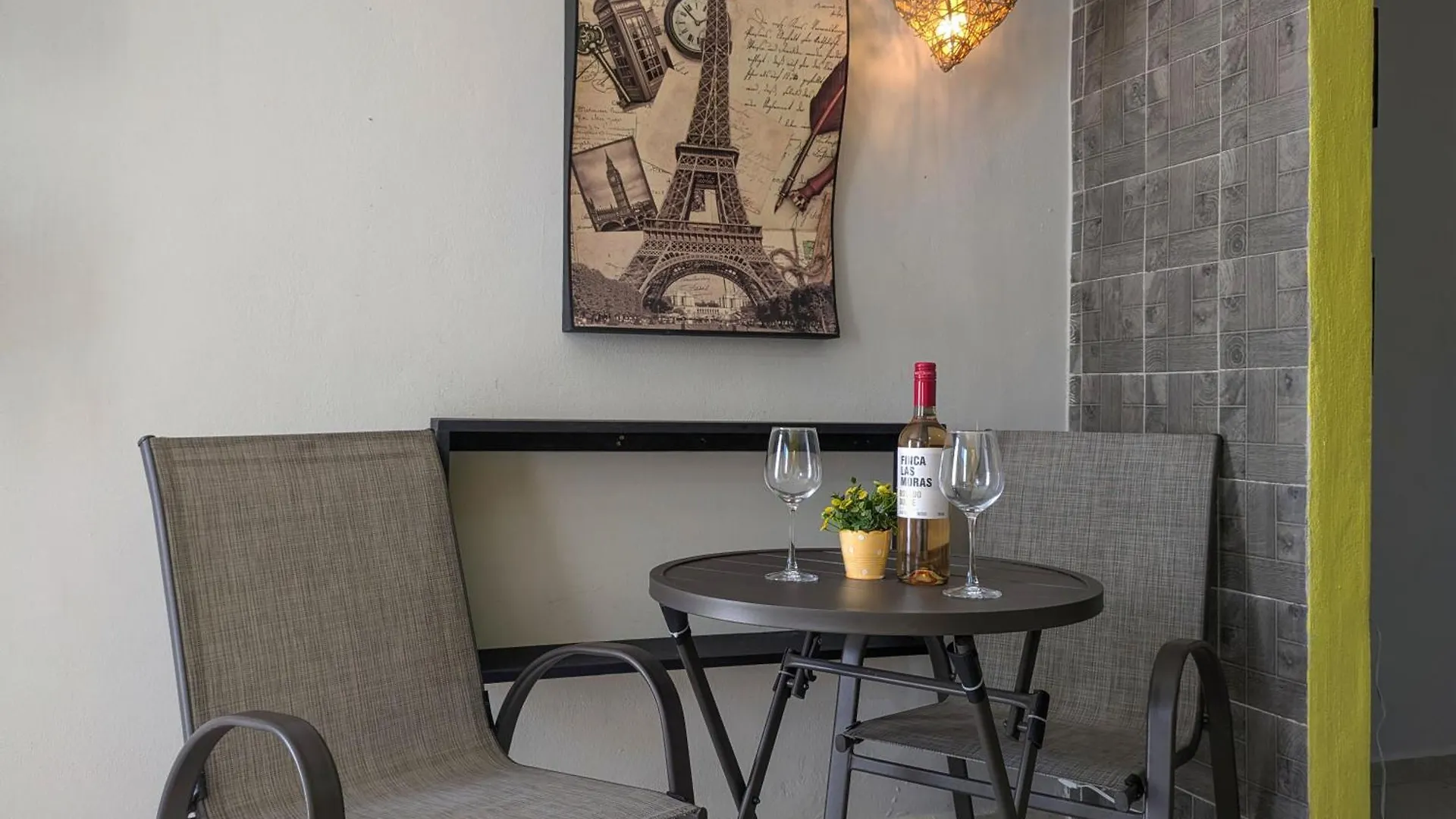 B3 Romantic Beachside Escape Paris Theme Memory Foam King Bed Kitchen Ac Playa del Carmen