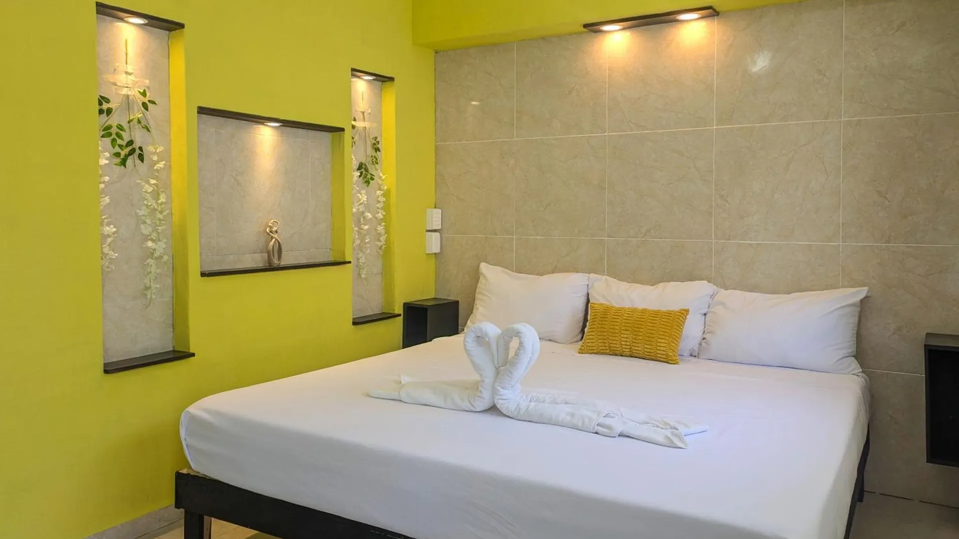 B3 Romantic Beachside Escape Paris Theme Memory Foam King Bed Kitchen Ac Playa del Carmen 0*,  Mexico